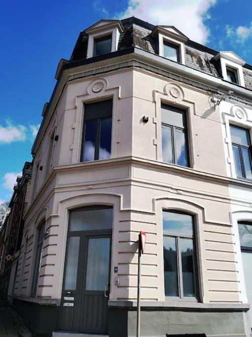 Au Pied Du Mur Huy Extérieur photo
